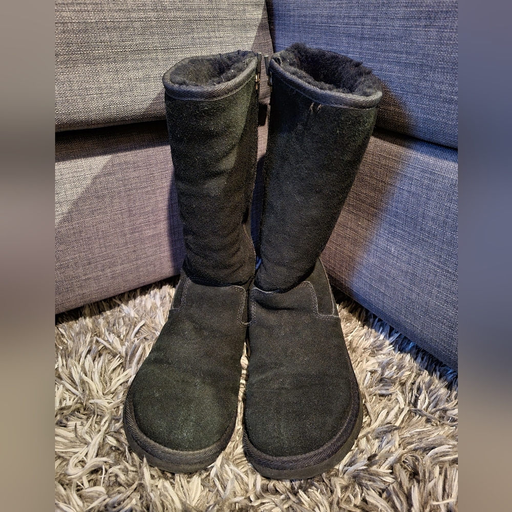 UGG boots size 6 women
